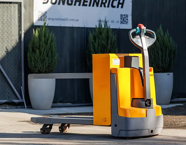 Електровізок Jungheinrich EJE C20 на складі